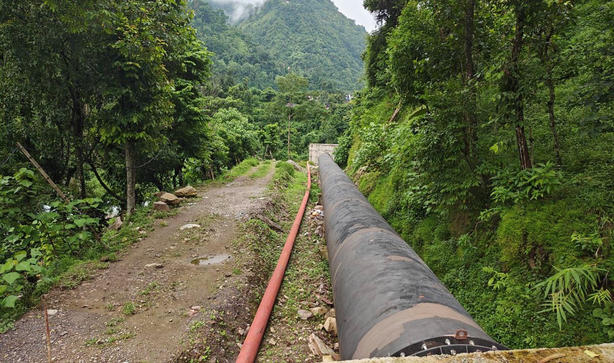 Pipeline erection between IP8 and IP9